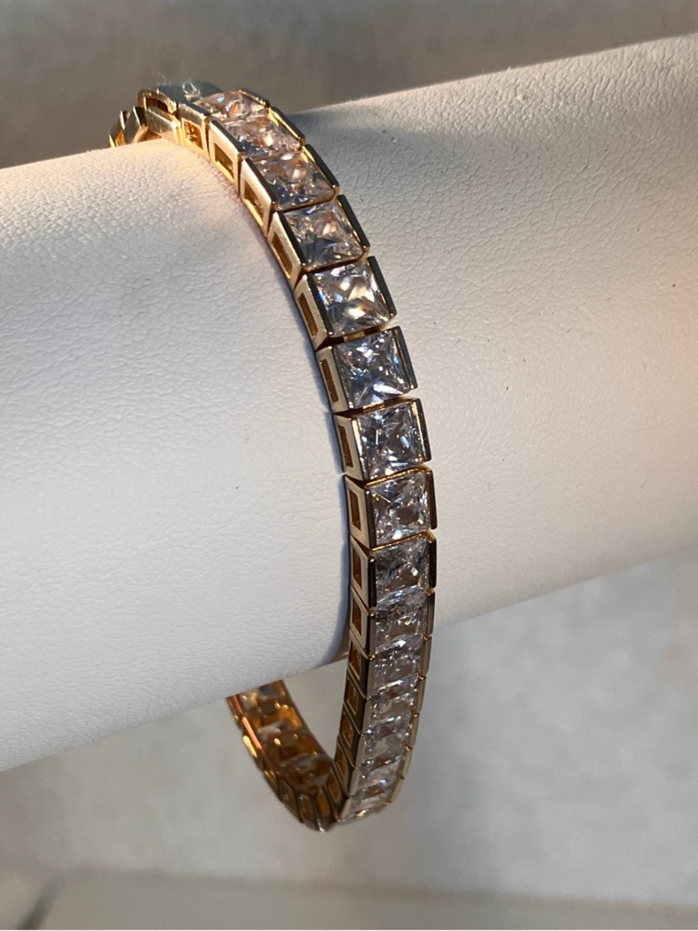 Gold-Tone Tennis style bracelet ‘Princess’ named after the stone shapes